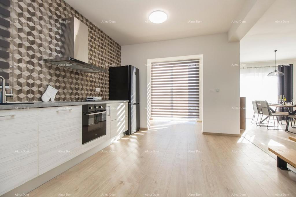 Bellissima villa indipendente con piscina a Raša, vicino al mare.