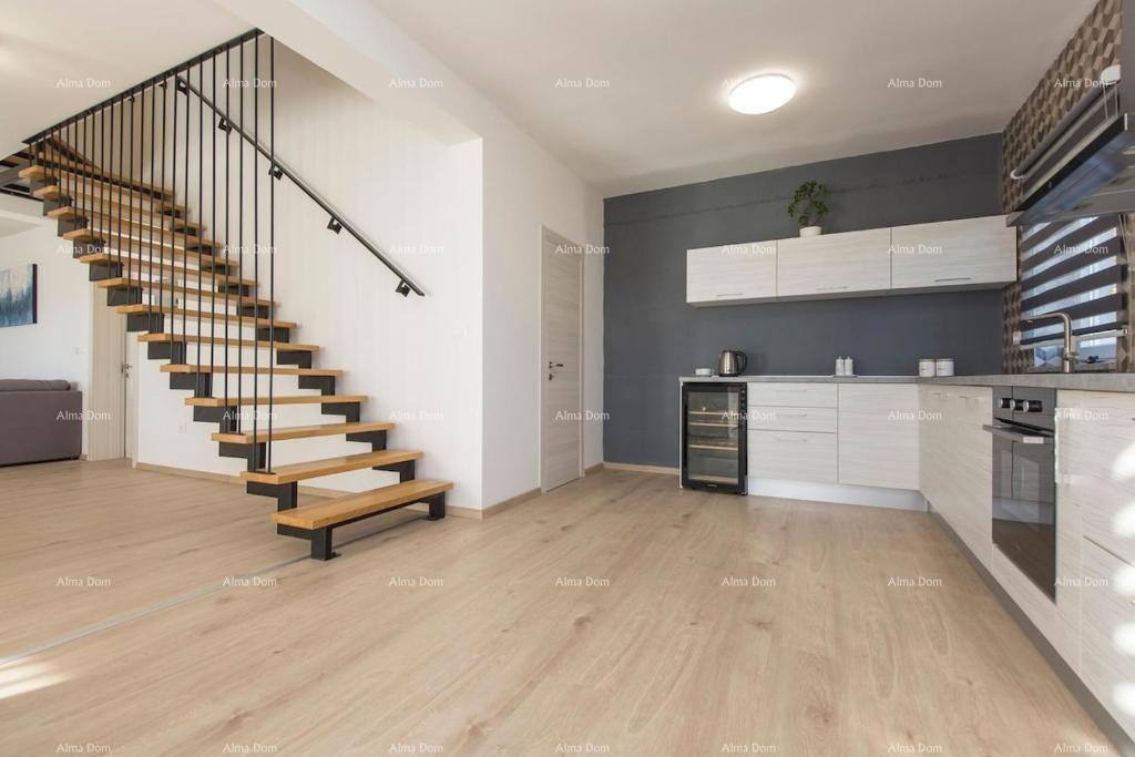 Bellissima villa indipendente con piscina a Raša, vicino al mare.