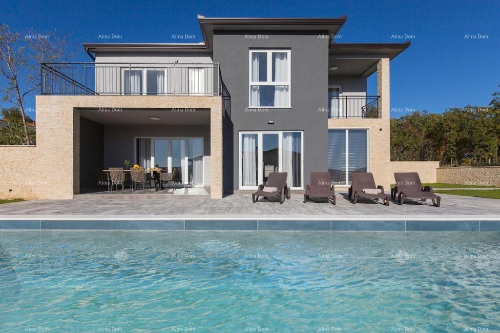 Bellissima villa indipendente con piscina a Raša, vicino al mare.