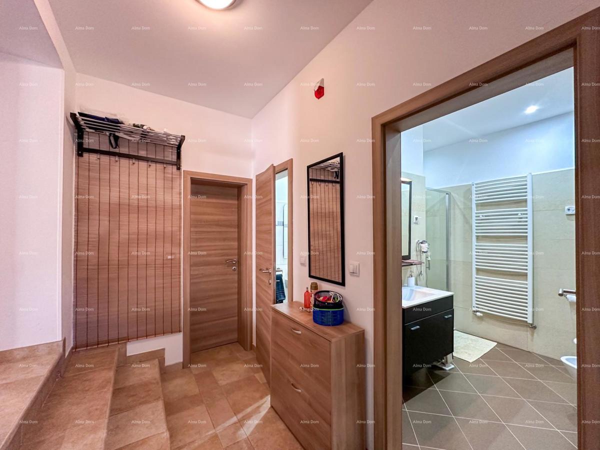 Bellissima casa con piscina a Pola, ideale per famiglie o investimento.