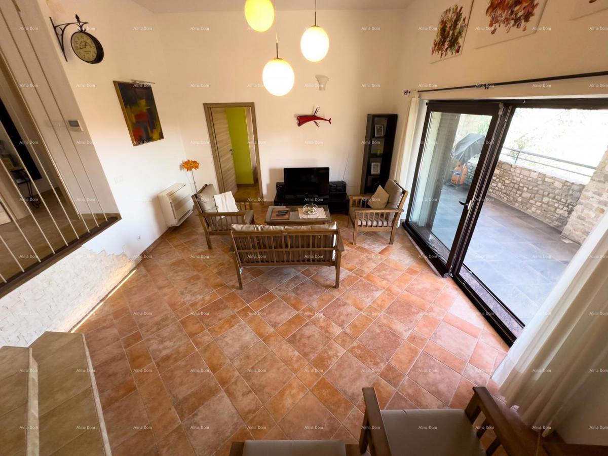 Bellissima casa con piscina a Pola, ideale per famiglie o investimento.