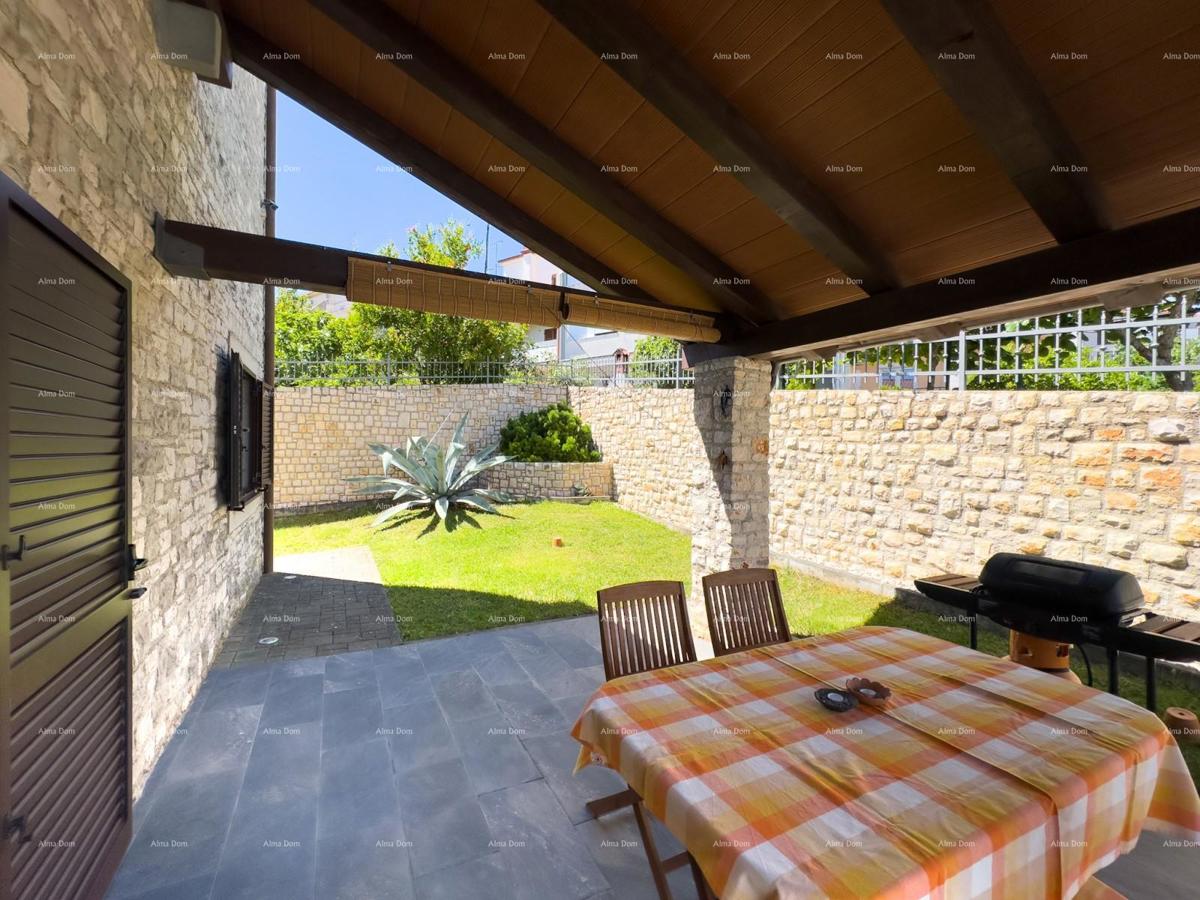 Bellissima casa con piscina a Pola, ideale per famiglie o investimento.