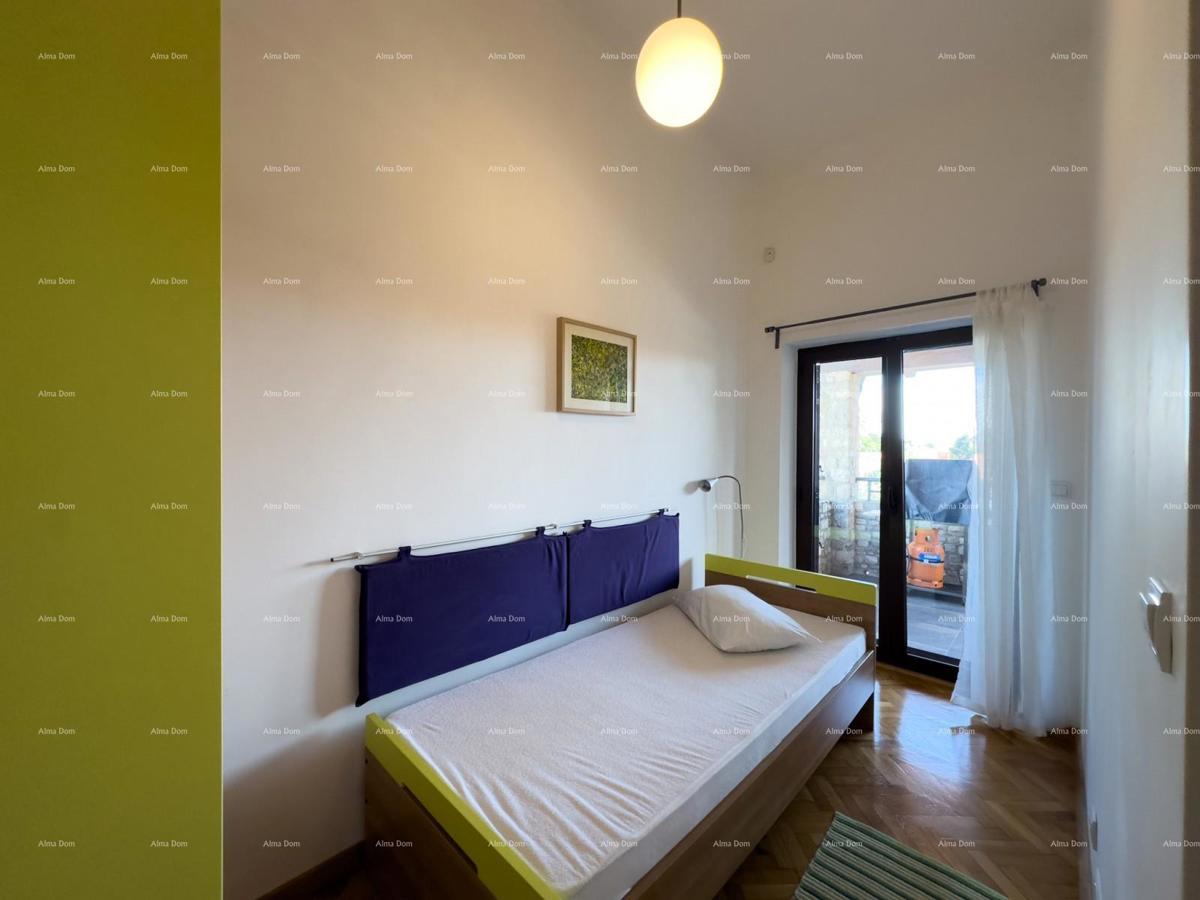 Bellissima casa con piscina a Pola, ideale per famiglie o investimento.