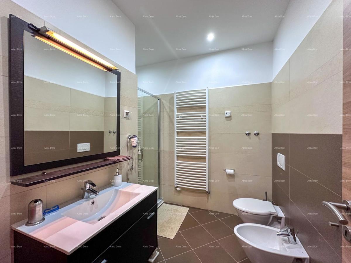 Bellissima casa con piscina a Pola, ideale per famiglie o investimento.