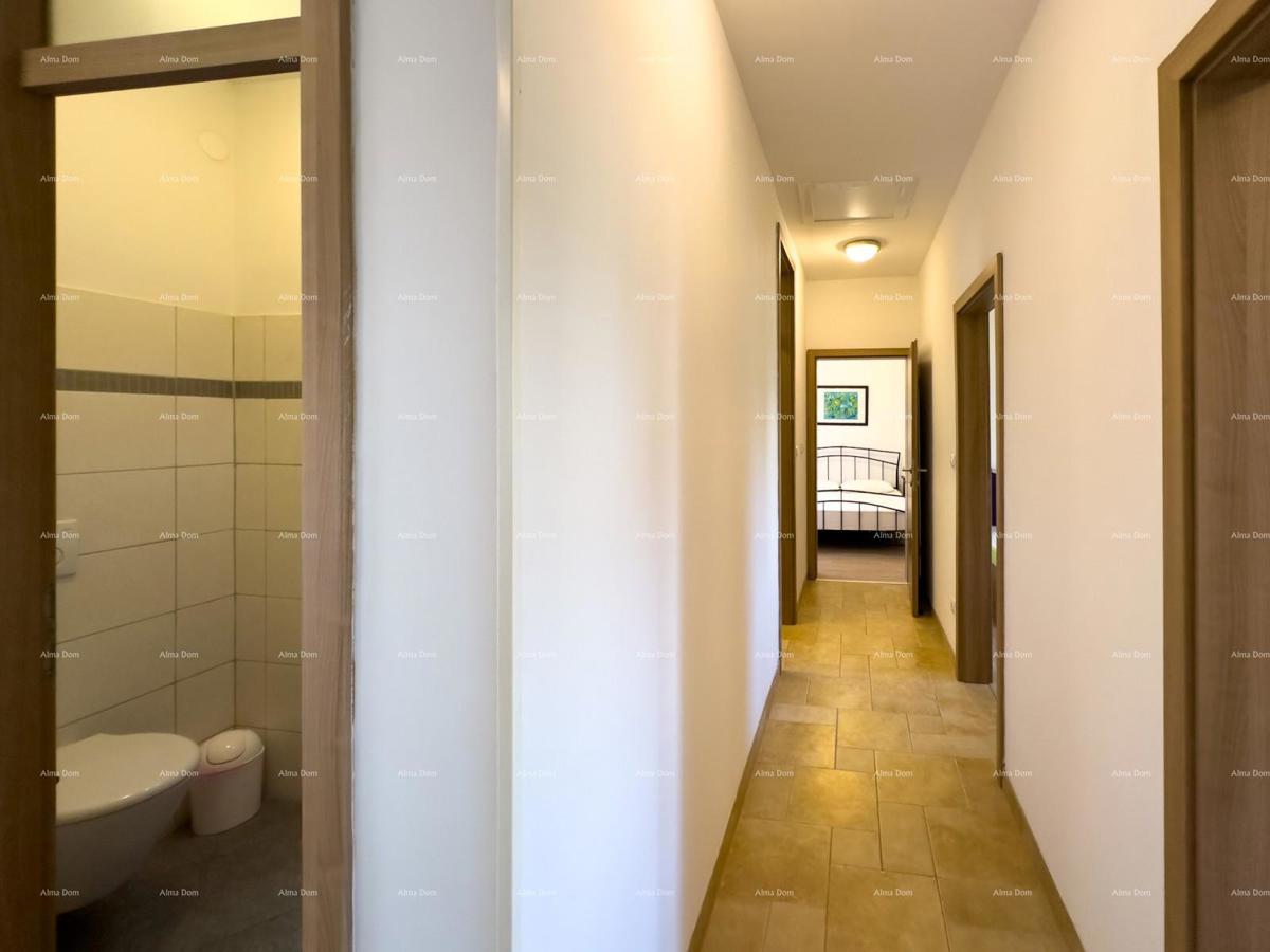 Bellissima casa con piscina a Pola, ideale per famiglie o investimento.