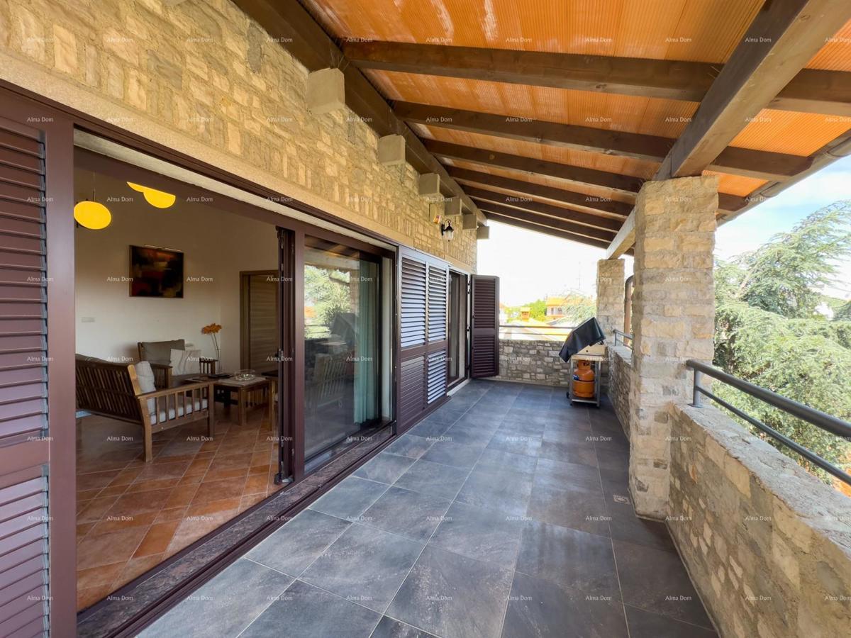 Bellissima casa con piscina a Pola, ideale per famiglie o investimento.