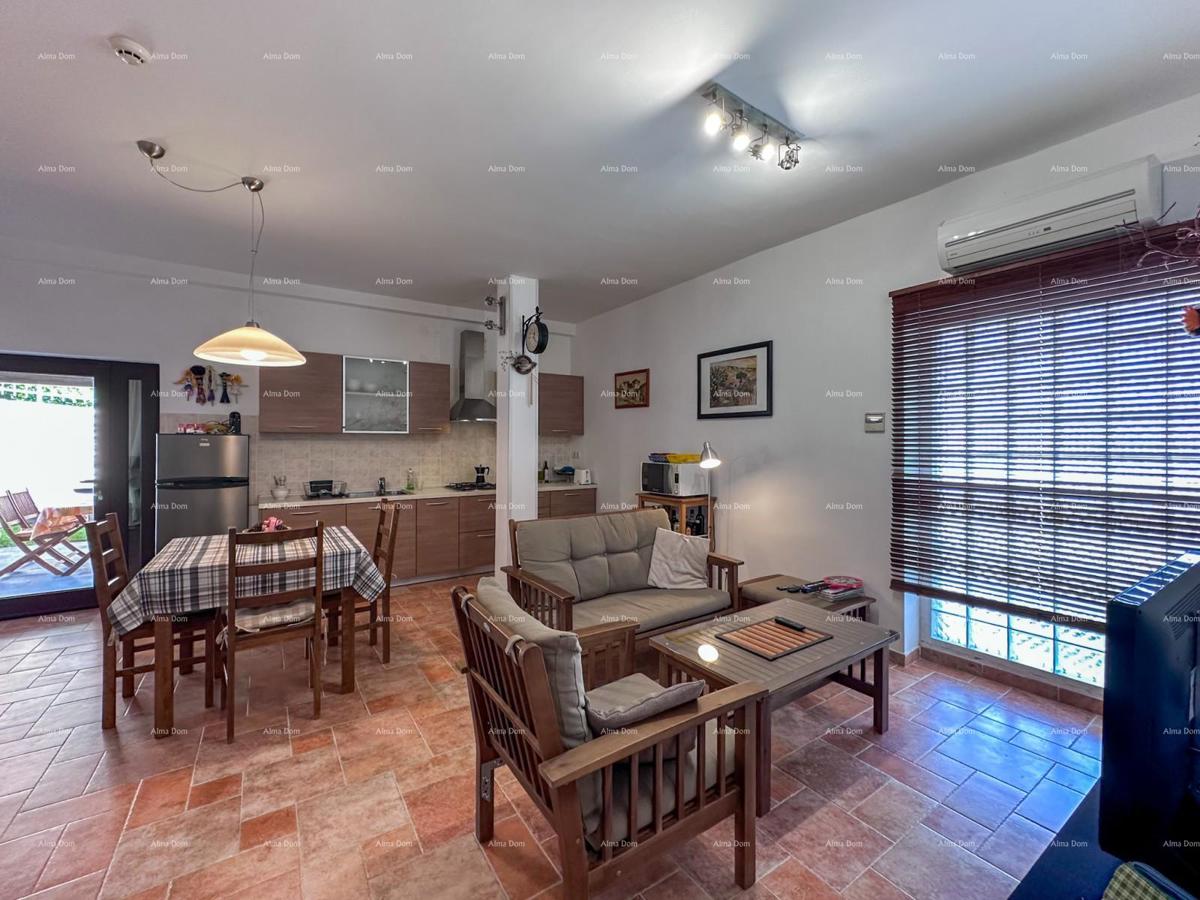 Bellissima casa con piscina a Pola, ideale per famiglie o investimento.