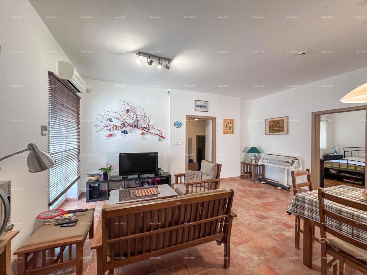 Bellissima casa con piscina a Pola, ideale per famiglie o investimento.