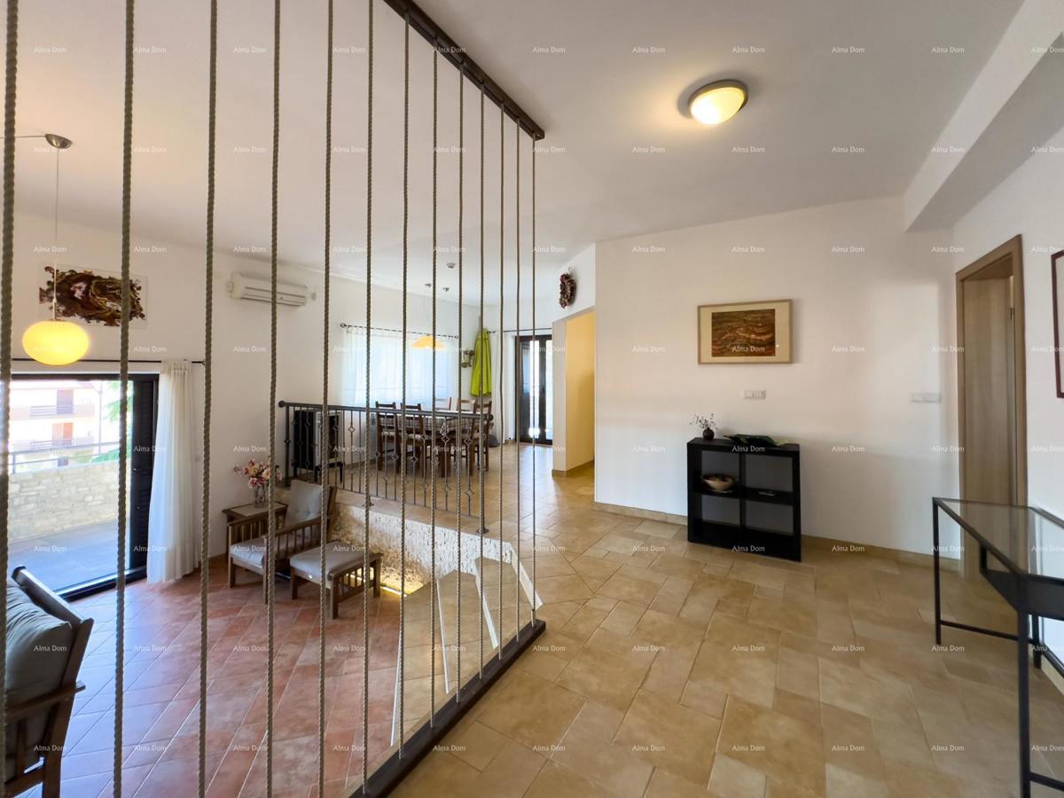 Bellissima casa con piscina a Pola, ideale per famiglie o investimento.