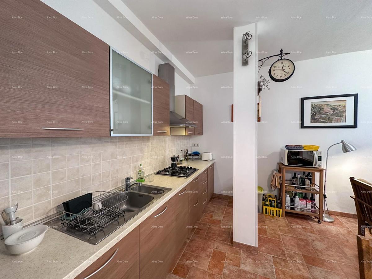 Bellissima casa con piscina a Pola, ideale per famiglie o investimento.