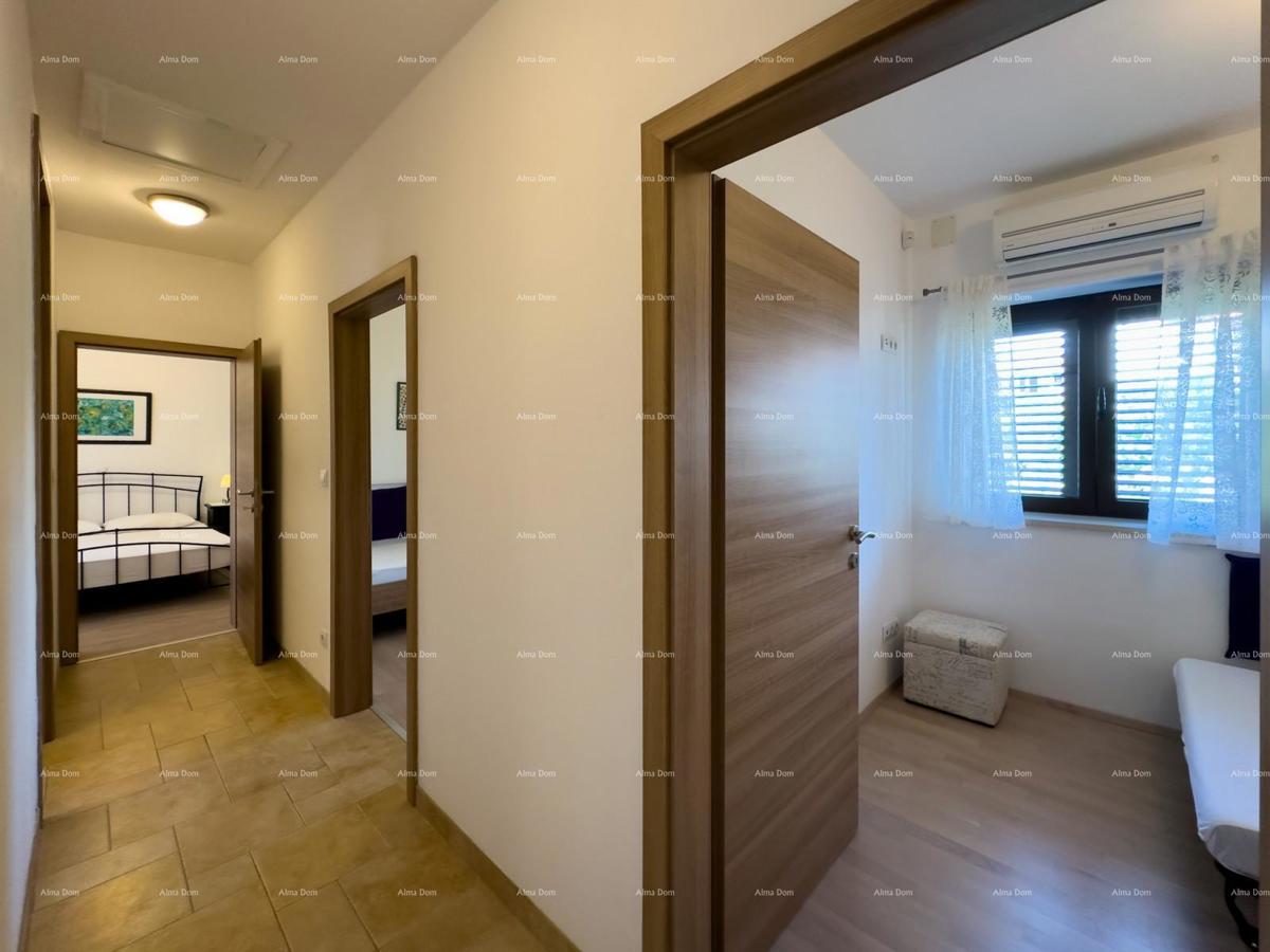 Bellissima casa con piscina a Pola, ideale per famiglie o investimento.