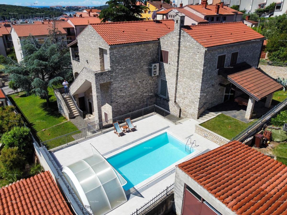 Bellissima casa con piscina a Pola, ideale per famiglie o investimento.
