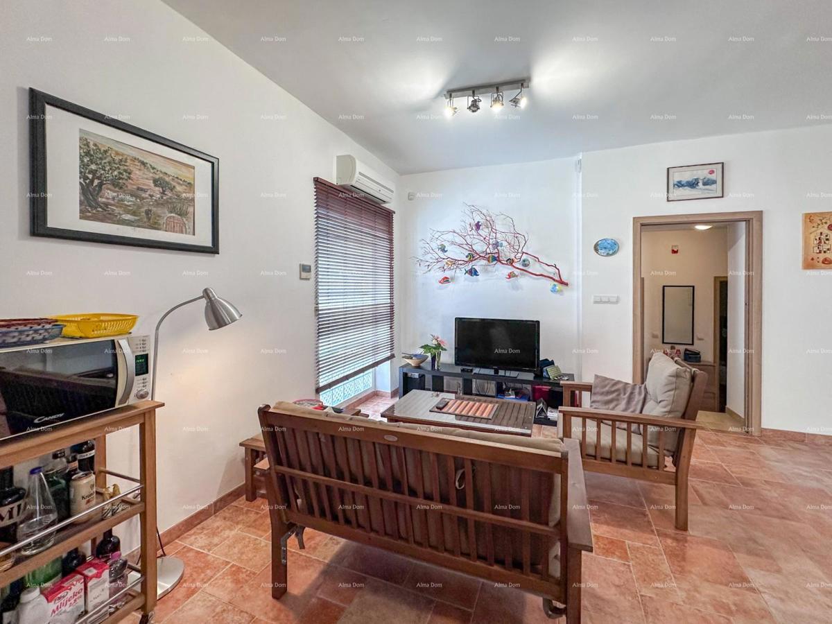 Bellissima casa con piscina a Pola, ideale per famiglie o investimento.