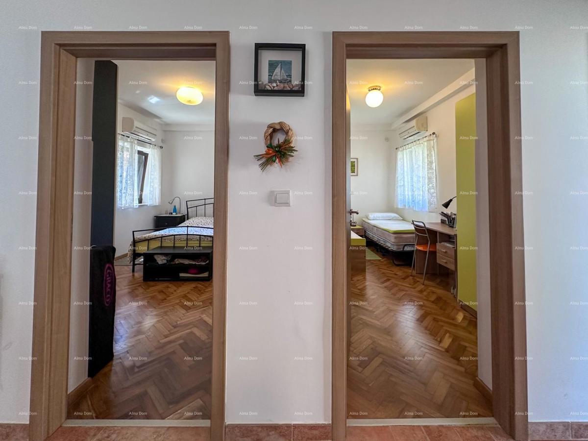 Bellissima casa con piscina a Pola, ideale per famiglie o investimento.