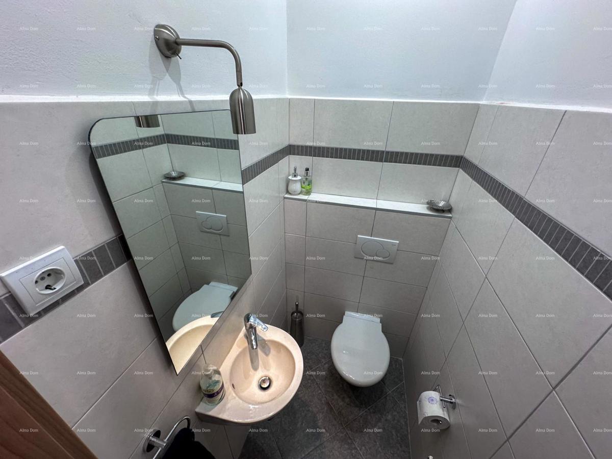 Bellissima casa con piscina a Pola, ideale per famiglie o investimento.