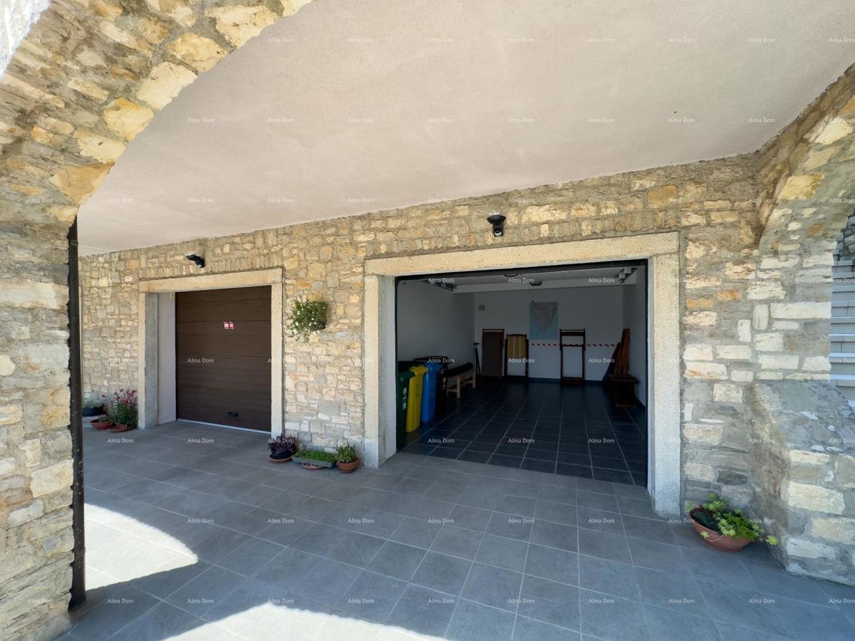 Bellissima casa con piscina a Pola, ideale per famiglie o investimento.