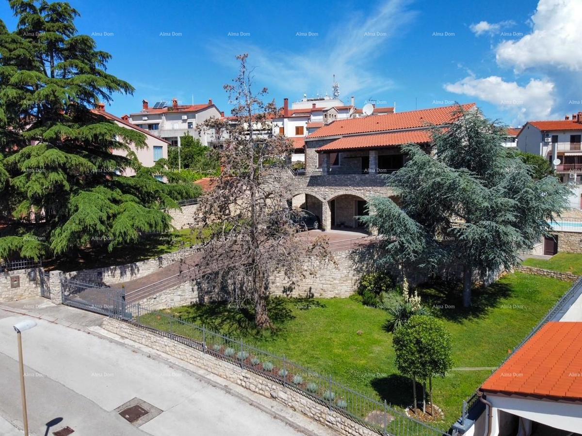 Bellissima casa con piscina a Pola, ideale per famiglie o investimento.