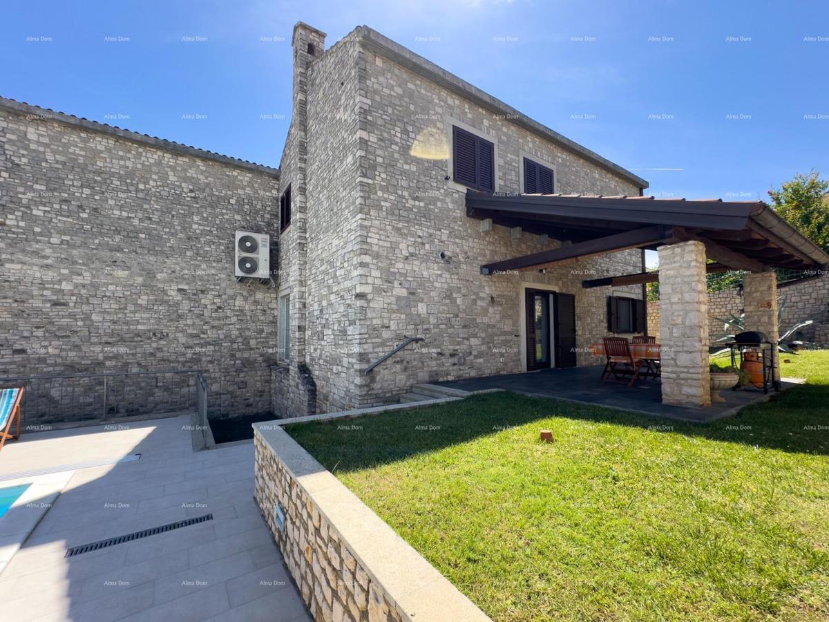 Bellissima casa con piscina a Pola, ideale per famiglie o investimento.