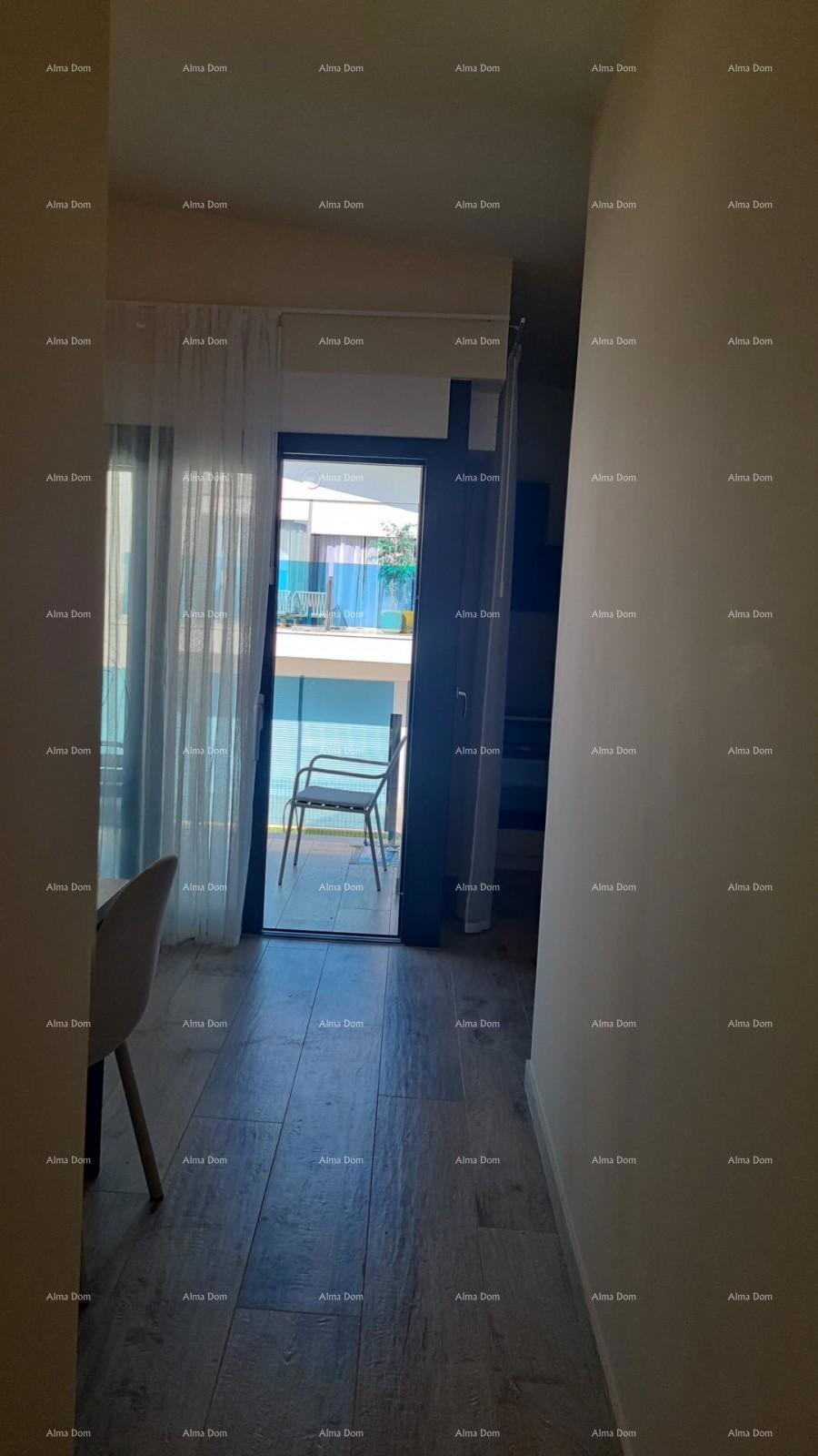 Appartamento moderno nel blocco E, con posto auto e ripostiglio vicino a Umago!