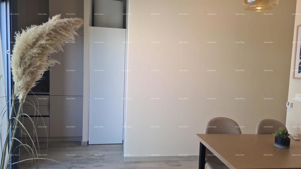 Appartamento moderno nel blocco E, con posto auto e ripostiglio vicino a Umago!