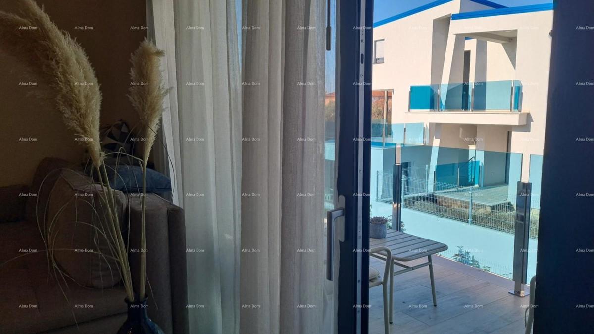 Appartamento moderno nel blocco E, con posto auto e ripostiglio vicino a Umago!