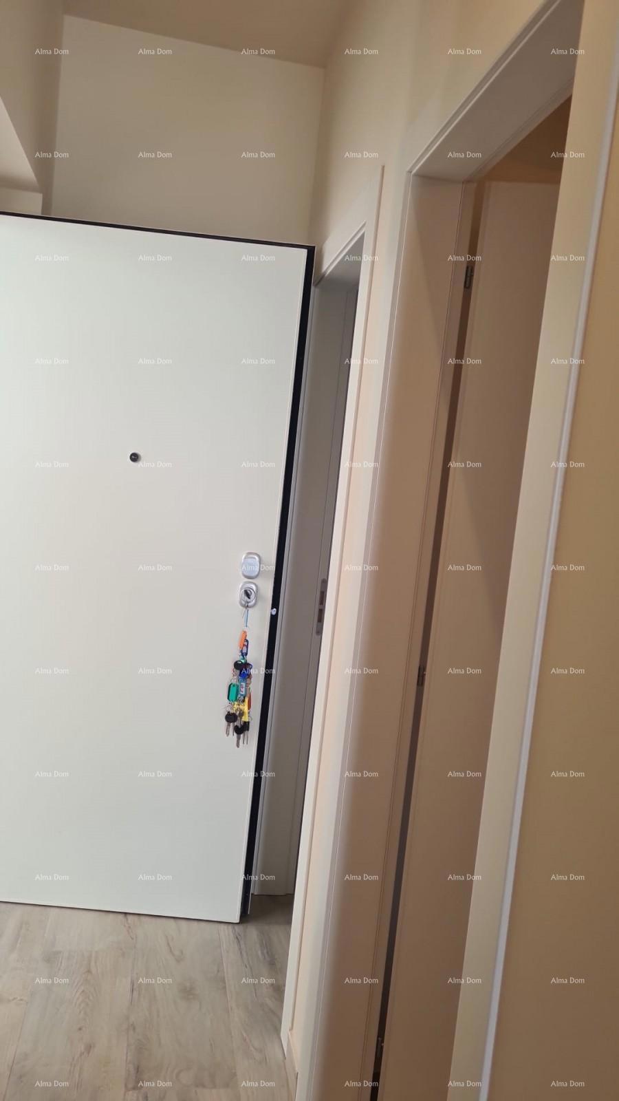 Appartamento moderno nel blocco E, con posto auto e ripostiglio vicino a Umago!