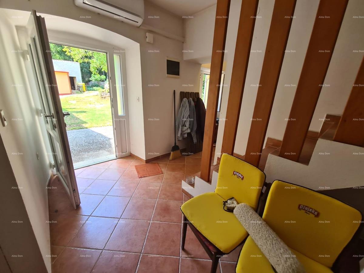 Vendita di una casa con cortile e grande appezzamento di terreno, Barban