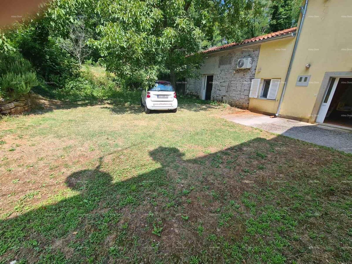 Vendita di una casa con cortile e grande appezzamento di terreno, Barban