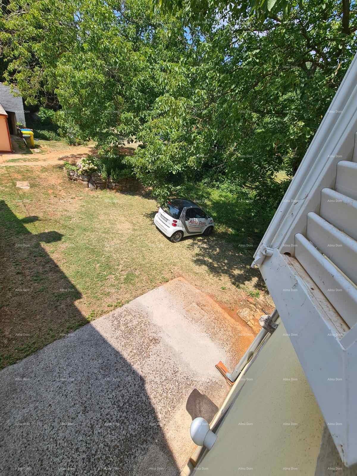 Vendita di una casa con cortile e grande appezzamento di terreno, Barban