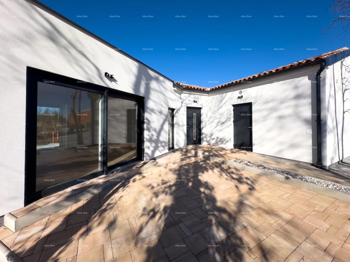 KOŽLJANI - Casa moderna con piscina. Vicino al bosco, a 15 minuti dal mare