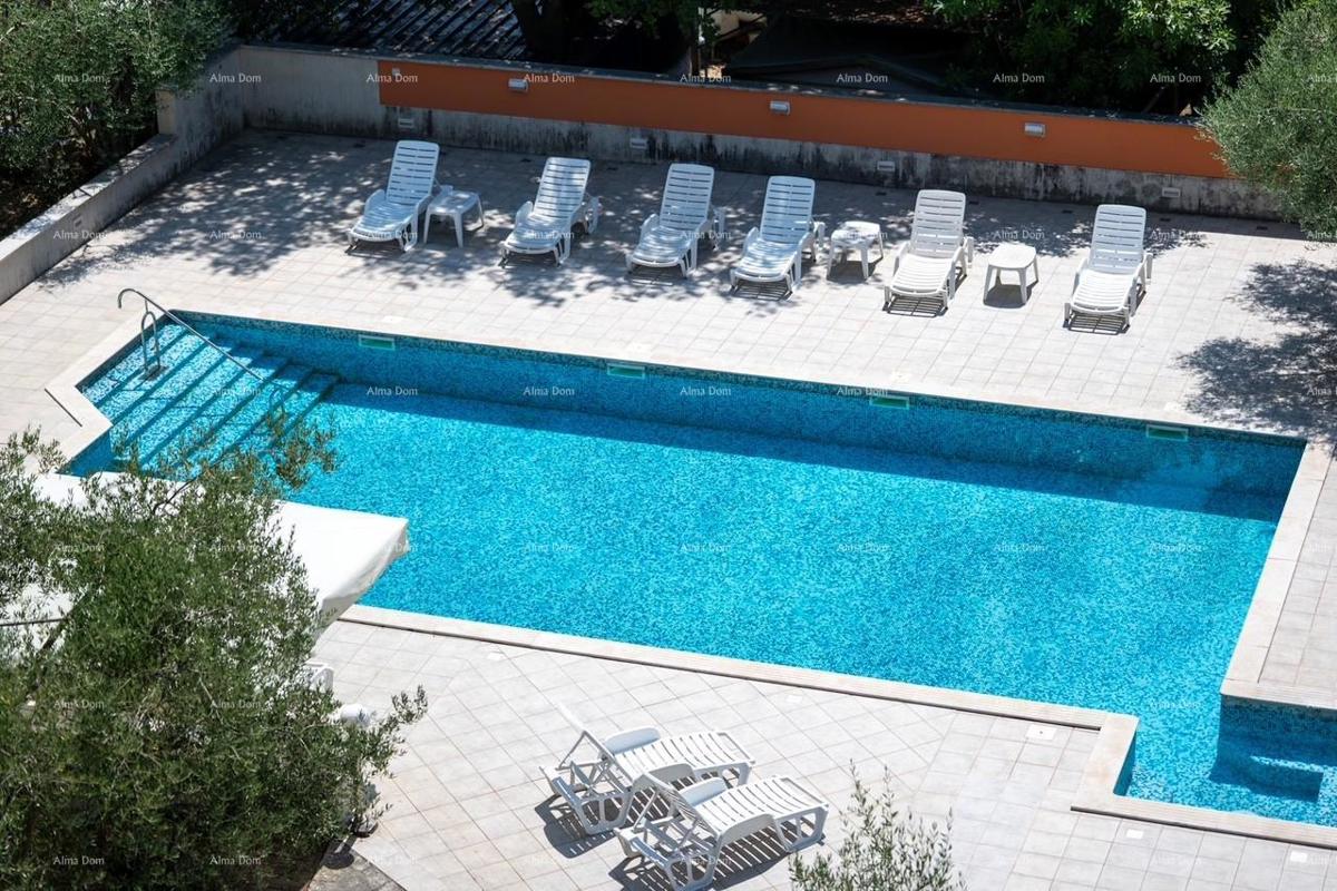 Investimento da sogno: affascinante hotel a Krnica, a 200 m dal mare