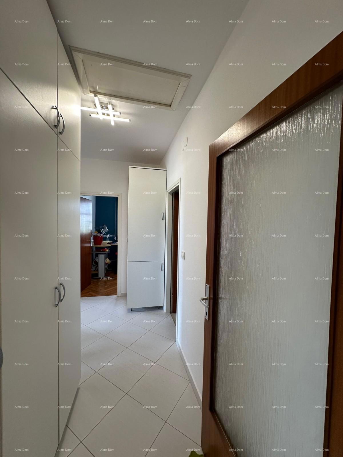 Vendiamo un appartamento in una posizione tranquilla.