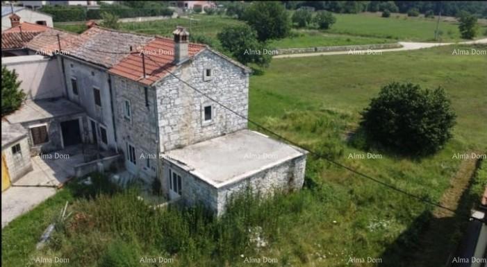 In vendita vecchia casa in pietra con terreno nel Barban, ideale per casa vacanze.