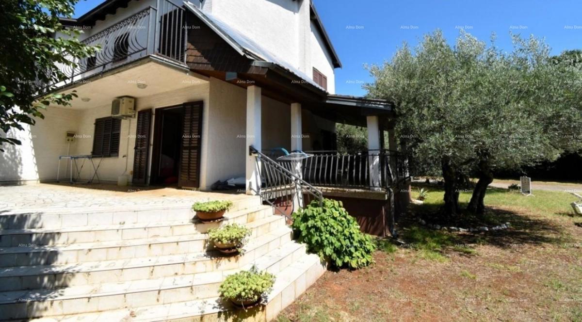 Poreč, Casa con appartamenti di 330m² con piscina