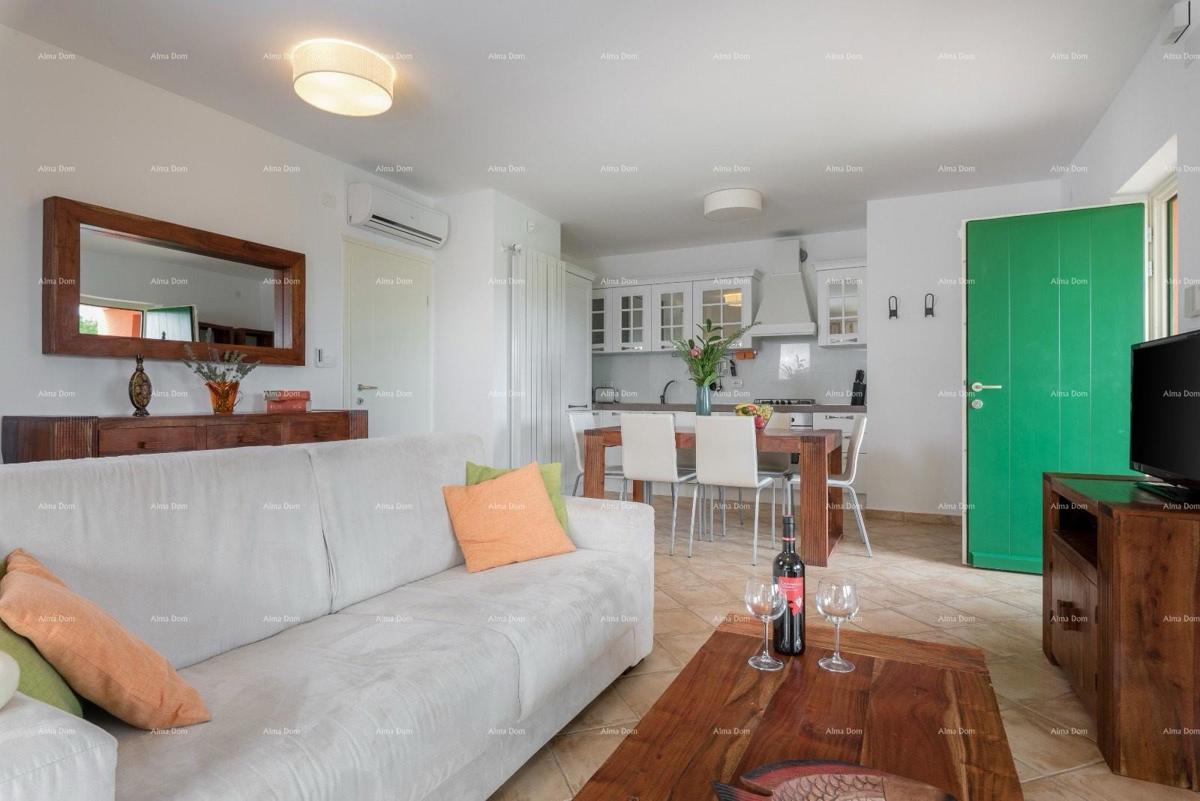 VILLA CON DUE APPARTAMENTI E PISCINA, DINTORNI DI LABIN