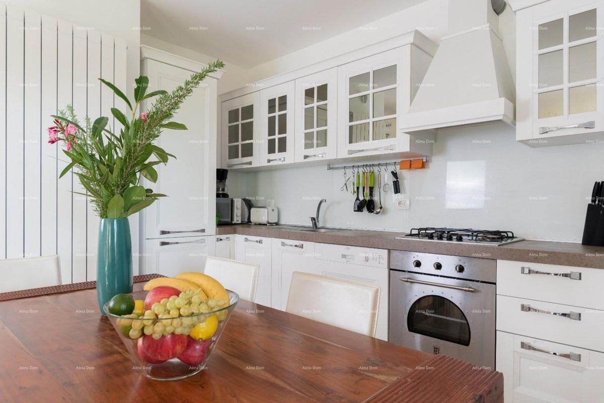 VILLA CON DUE APPARTAMENTI E PISCINA, DINTORNI DI LABIN