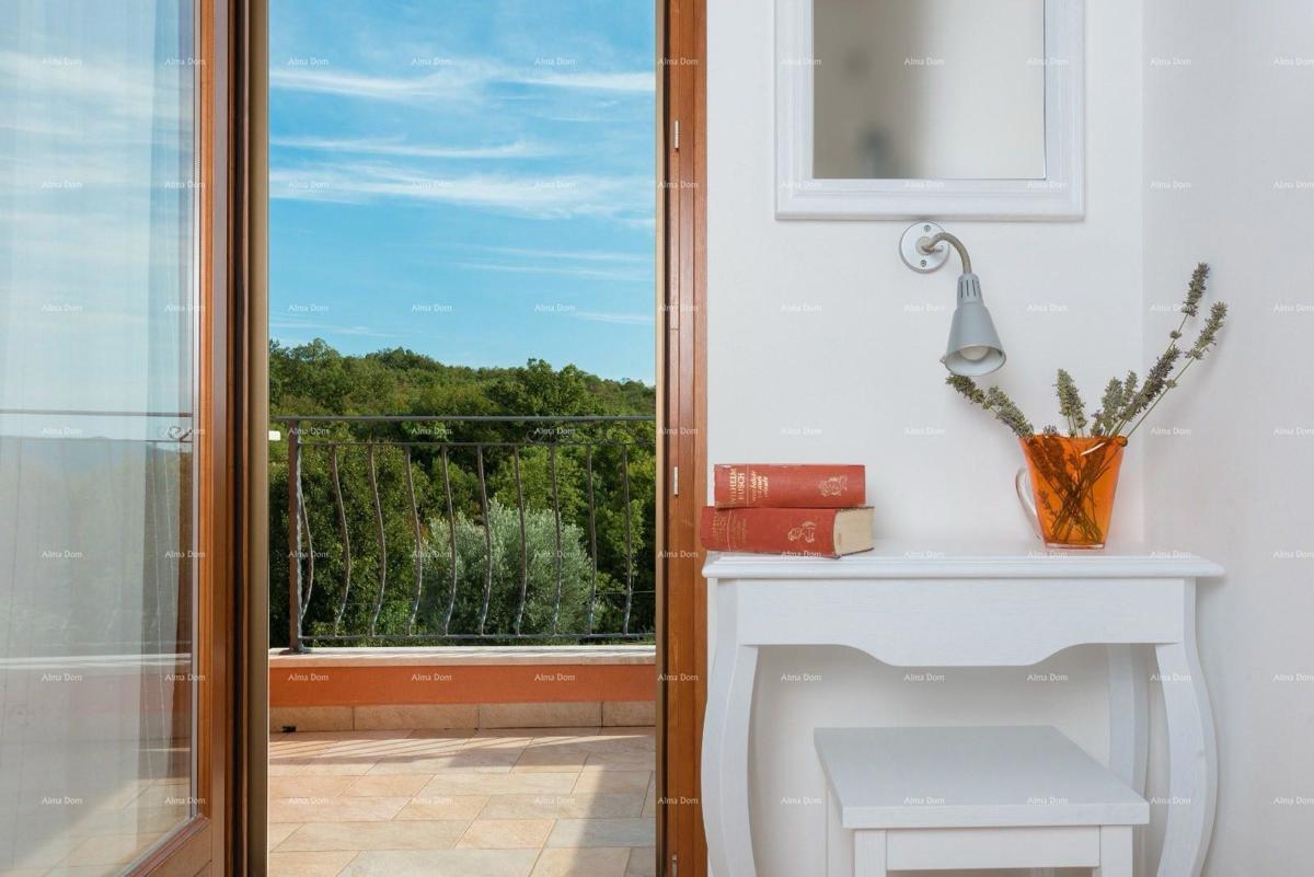 VILLA CON DUE APPARTAMENTI E PISCINA, DINTORNI DI LABIN