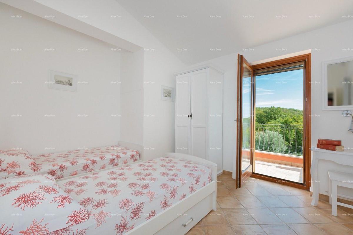 VILLA CON DUE APPARTAMENTI E PISCINA, DINTORNI DI LABIN