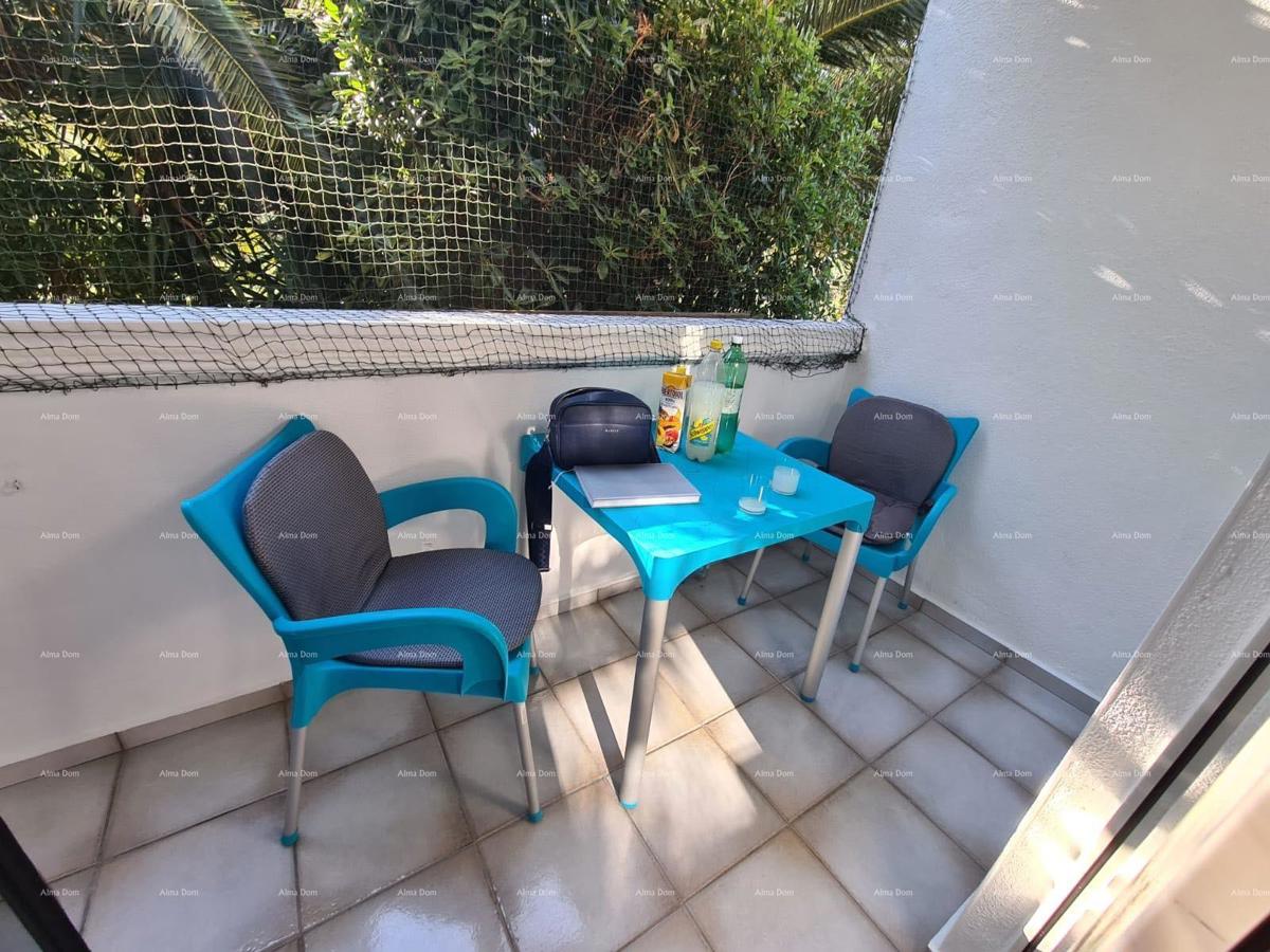 Appartamento al piano terra con loggia e piscina. Medulin.