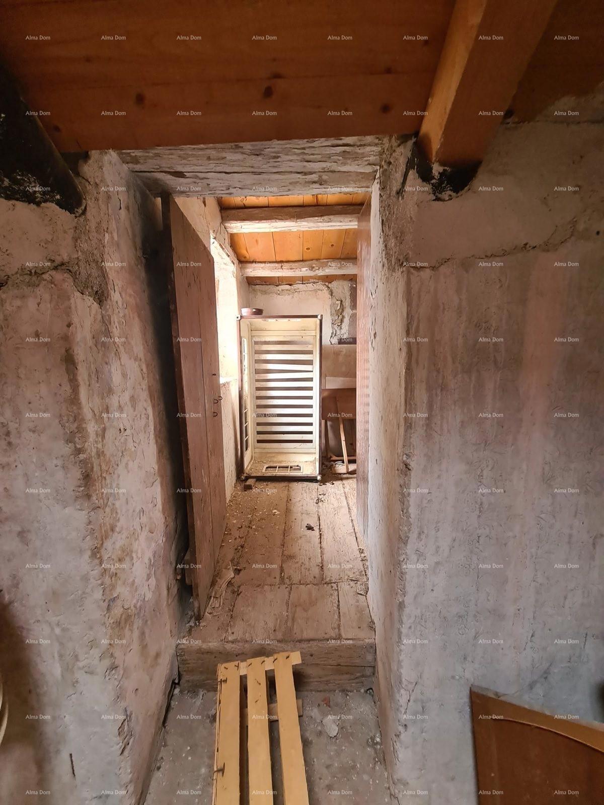 In vendita vecchia casa in pietra a Peroj