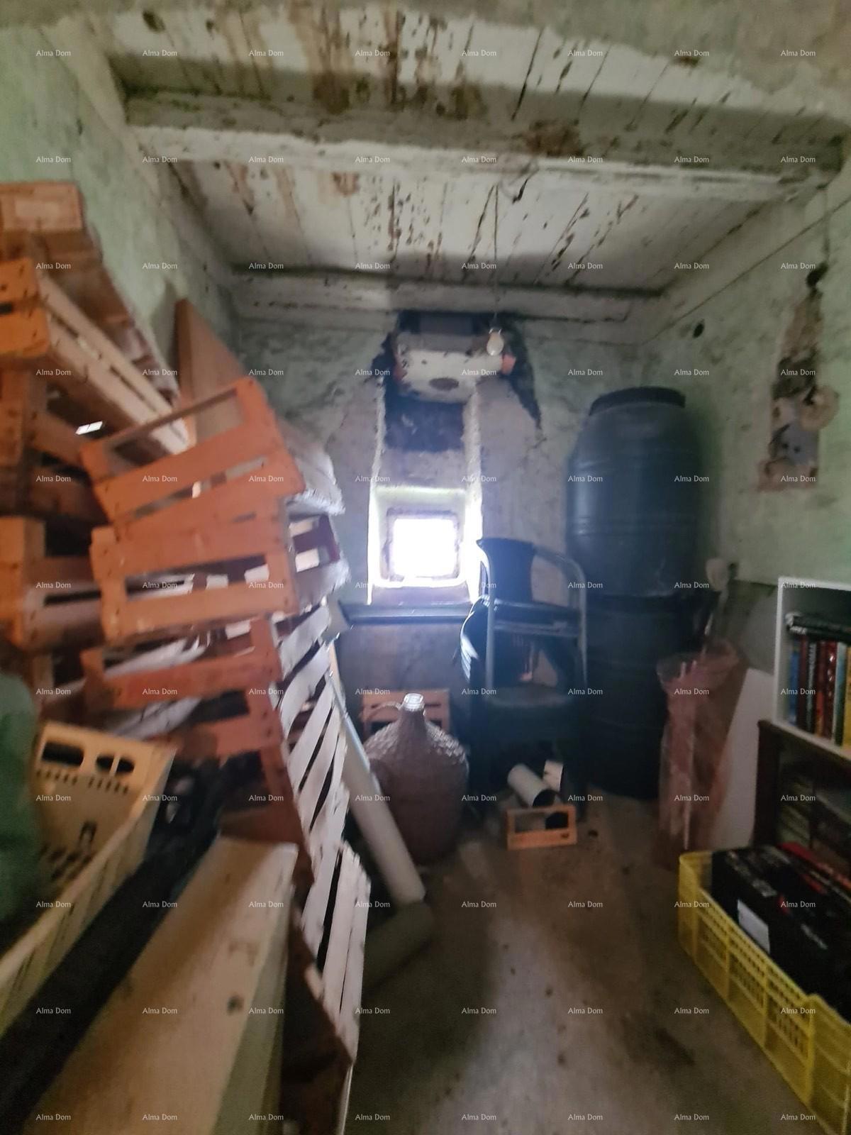 In vendita vecchia casa in pietra a Peroj