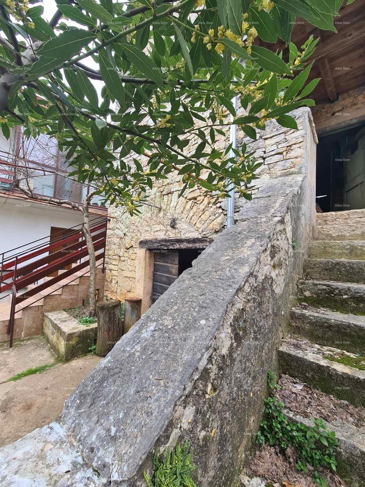 In vendita vecchia casa in pietra a Peroj