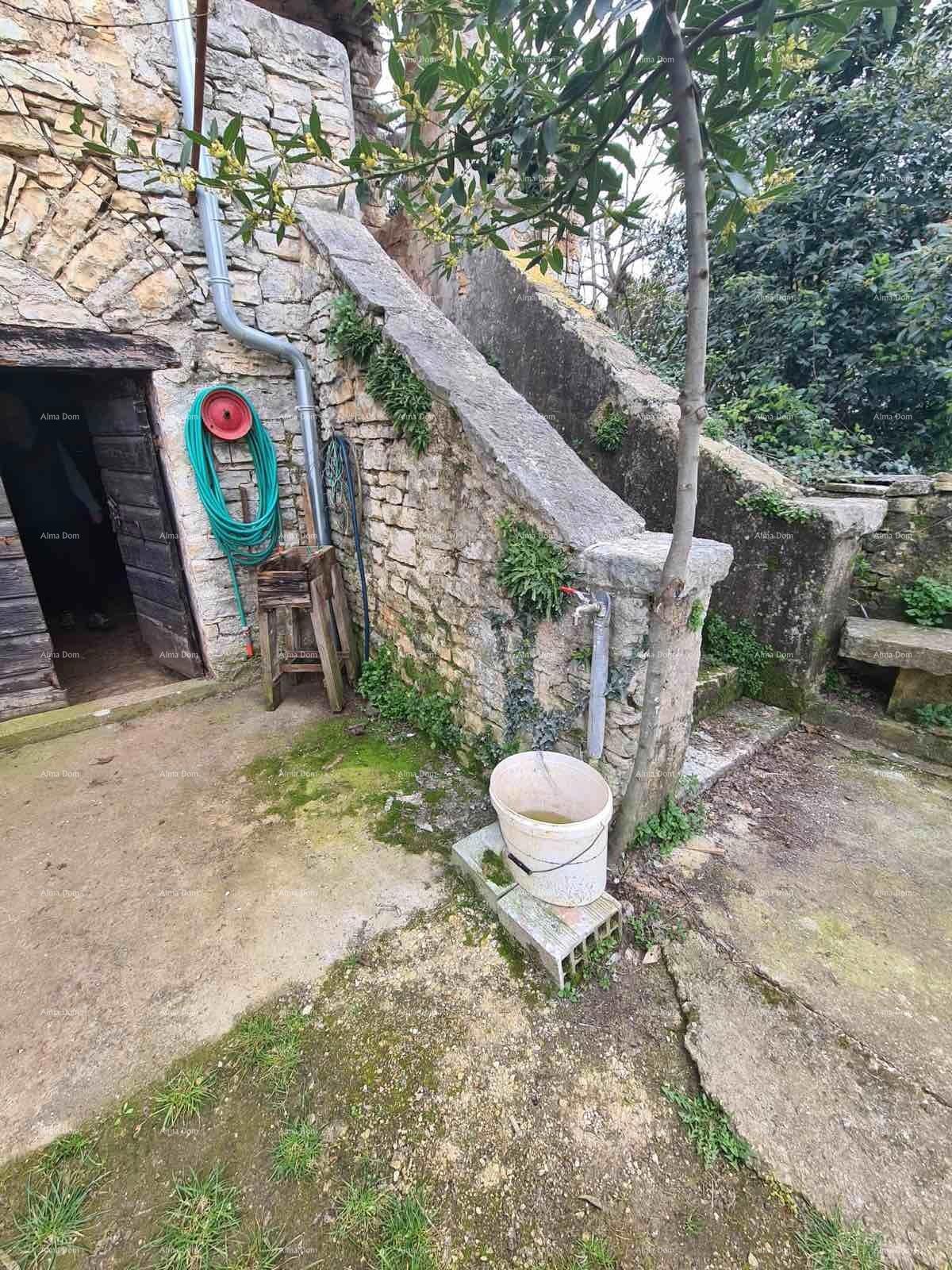 In vendita vecchia casa in pietra a Peroj