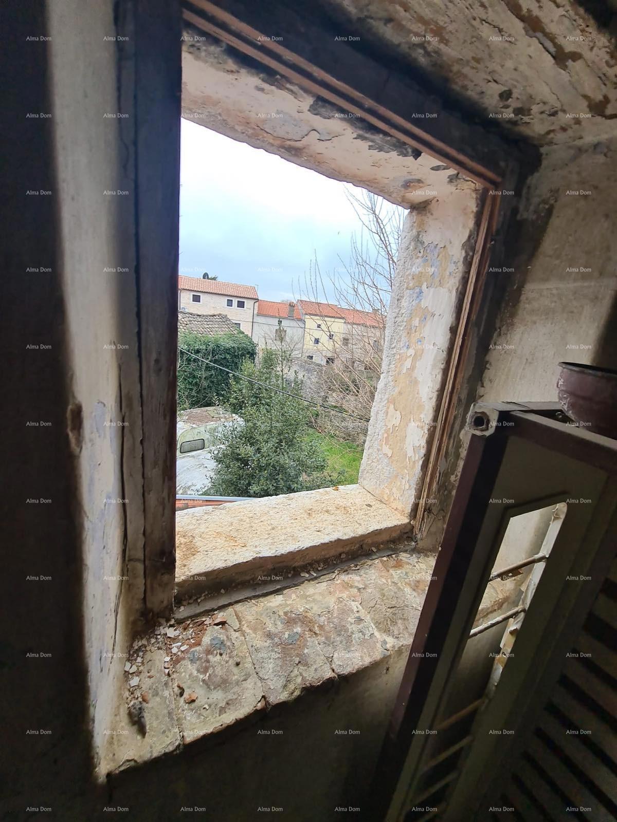 In vendita vecchia casa in pietra a Peroj