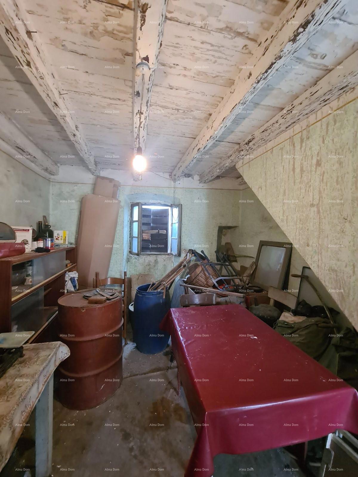 In vendita vecchia casa in pietra a Peroj