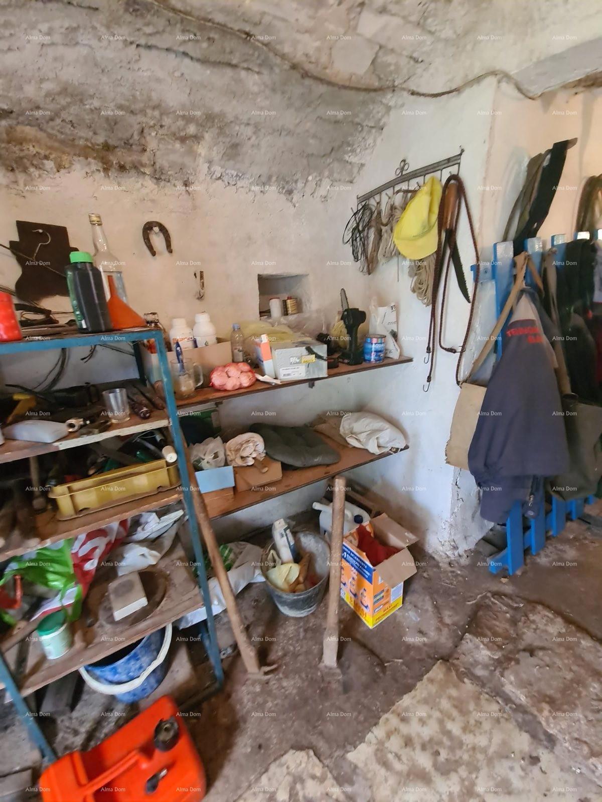 In vendita vecchia casa in pietra a Peroj