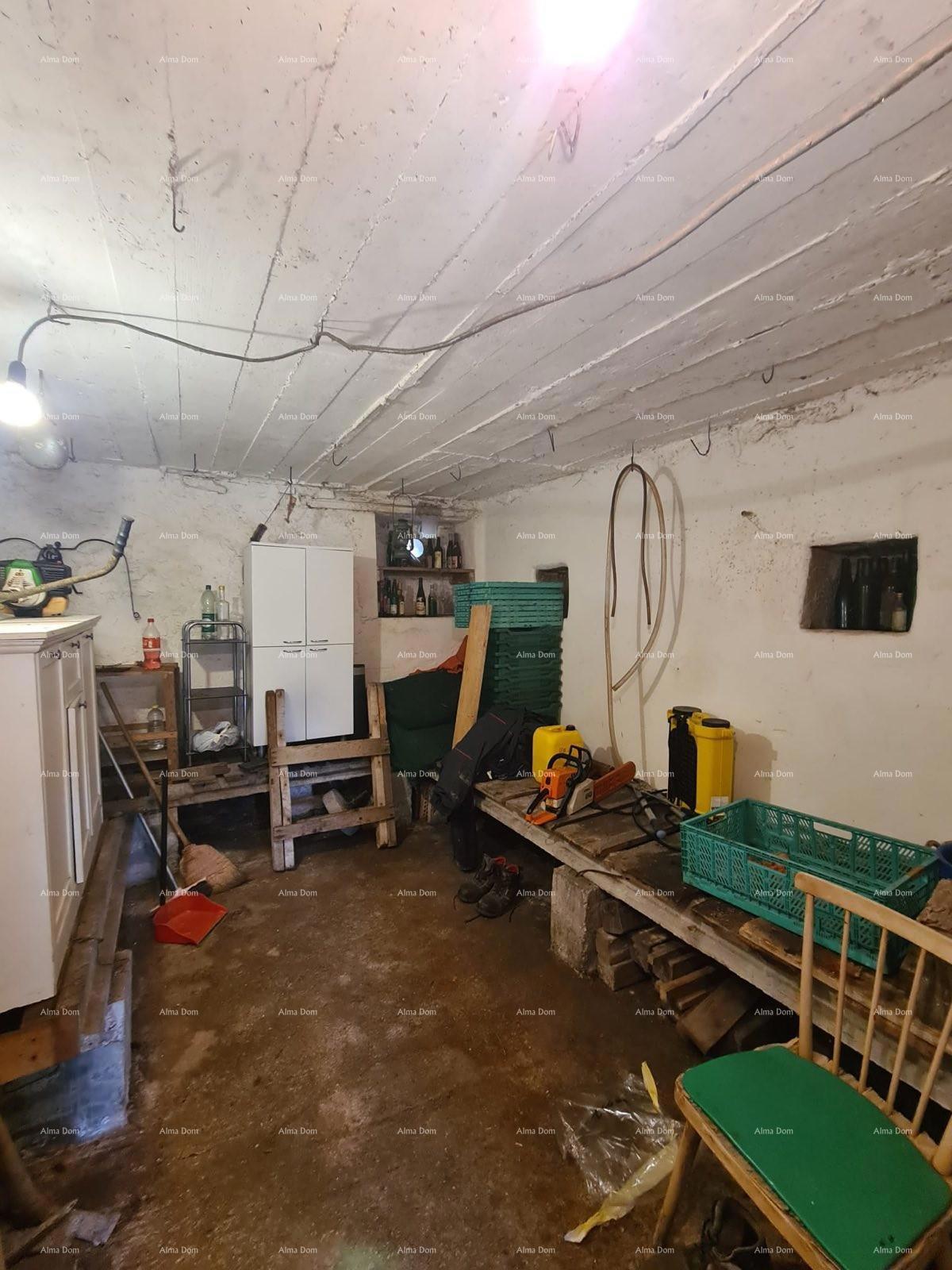 In vendita vecchia casa in pietra a Peroj