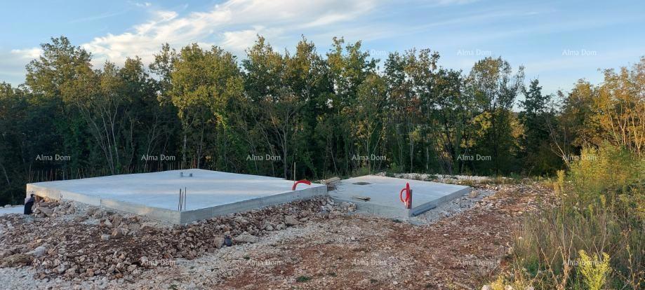 Parcela edificabile nei pressi di Tinjana! Permesso per costruire una casa duplex!