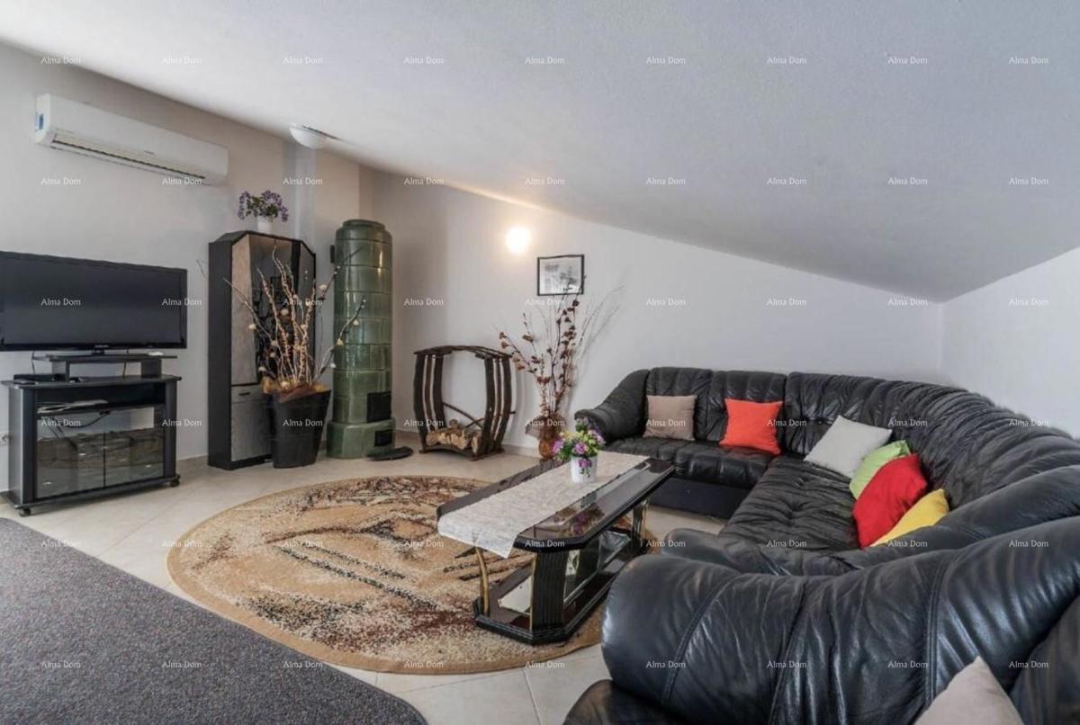 Una bellissima villa con piscina a Dignano è in vendita