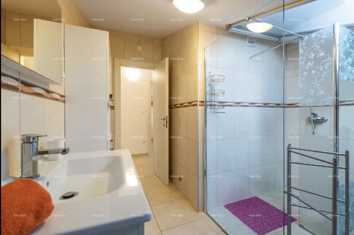 Una bellissima villa con piscina a Dignano è in vendita